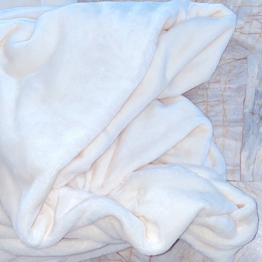Bedsure Blanket‎ Lightweight Cozy Couch Bed Super Soft and Warm Plush